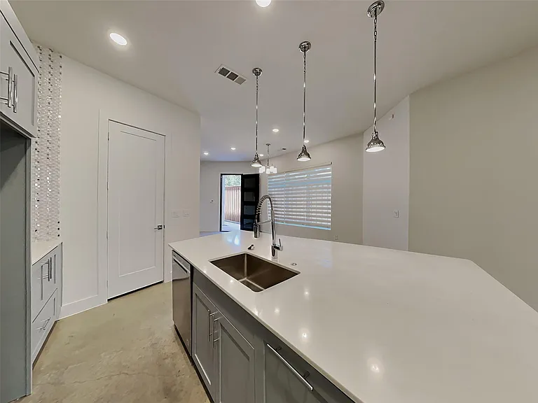 2343 Vagas St — Photo 19