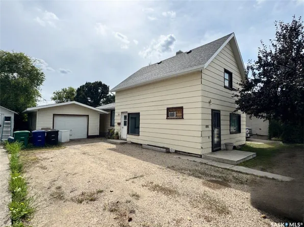 408 4th Avenue E, Biggar, SK S0K 0M0