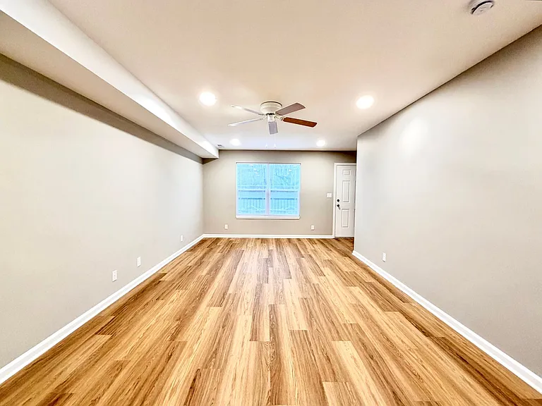 511 Glenstone Springs Dr — Photo 8