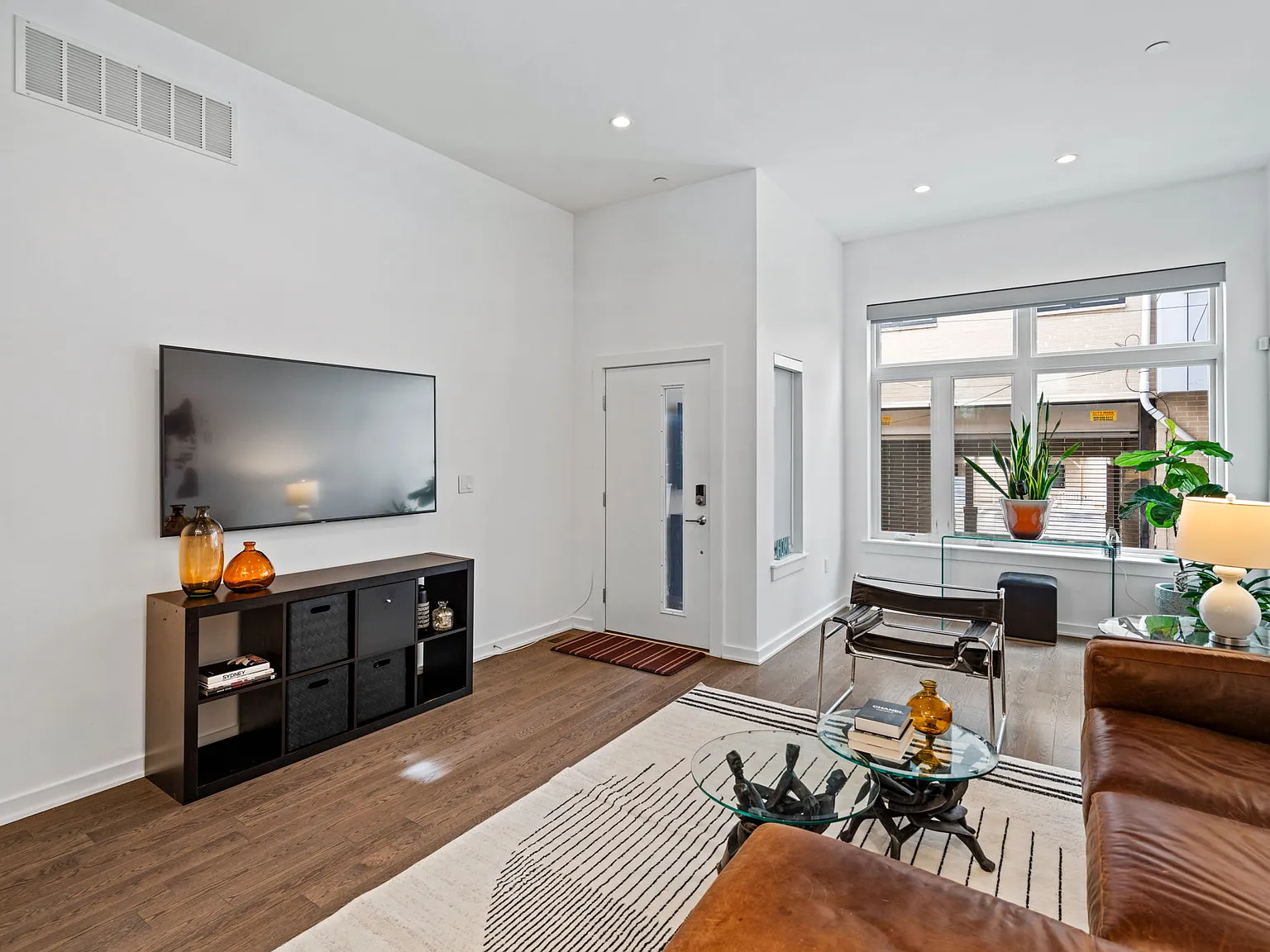 3 bed, 2.5 bath, 2700 sqft, $4,300 — Photo 4