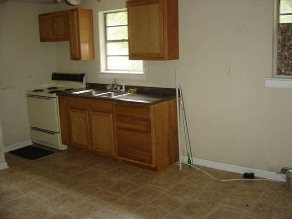Large Eat-in Kitchen