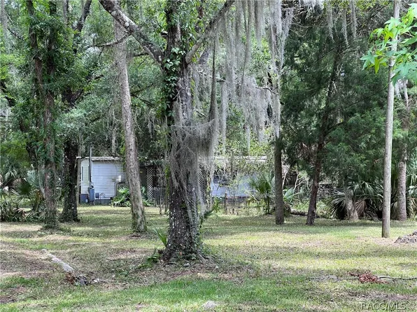205 Vicki St, Inglis, FL 34449