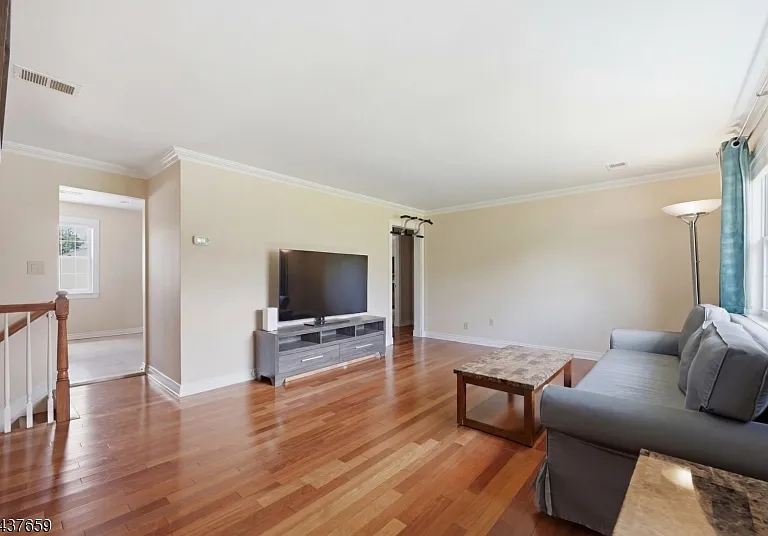 67-75 New England Ave #69B — Photo 3