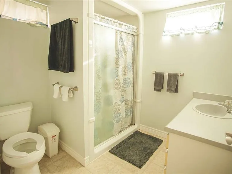 16 Victor Blvd #UPPER — Photo 18