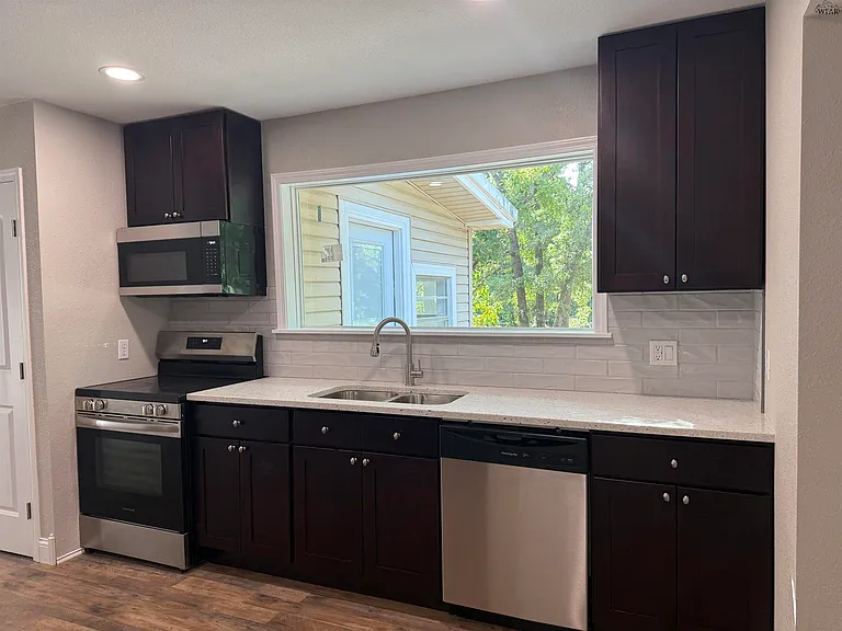104 Sandy Ln — Photo 13