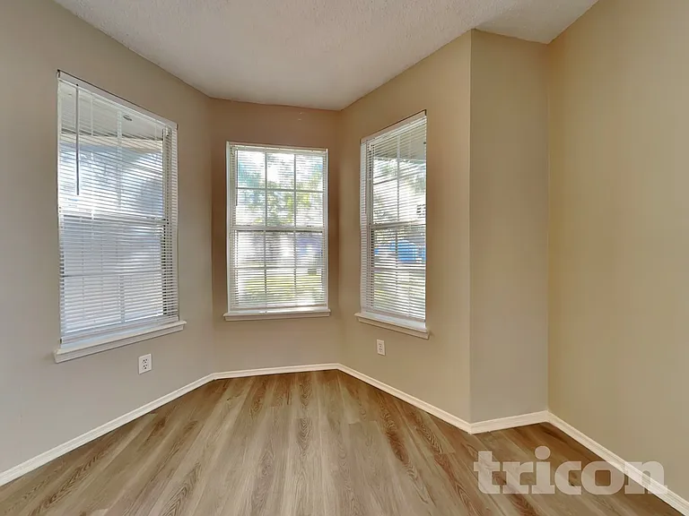 606 Radnor Ln — Photo 5