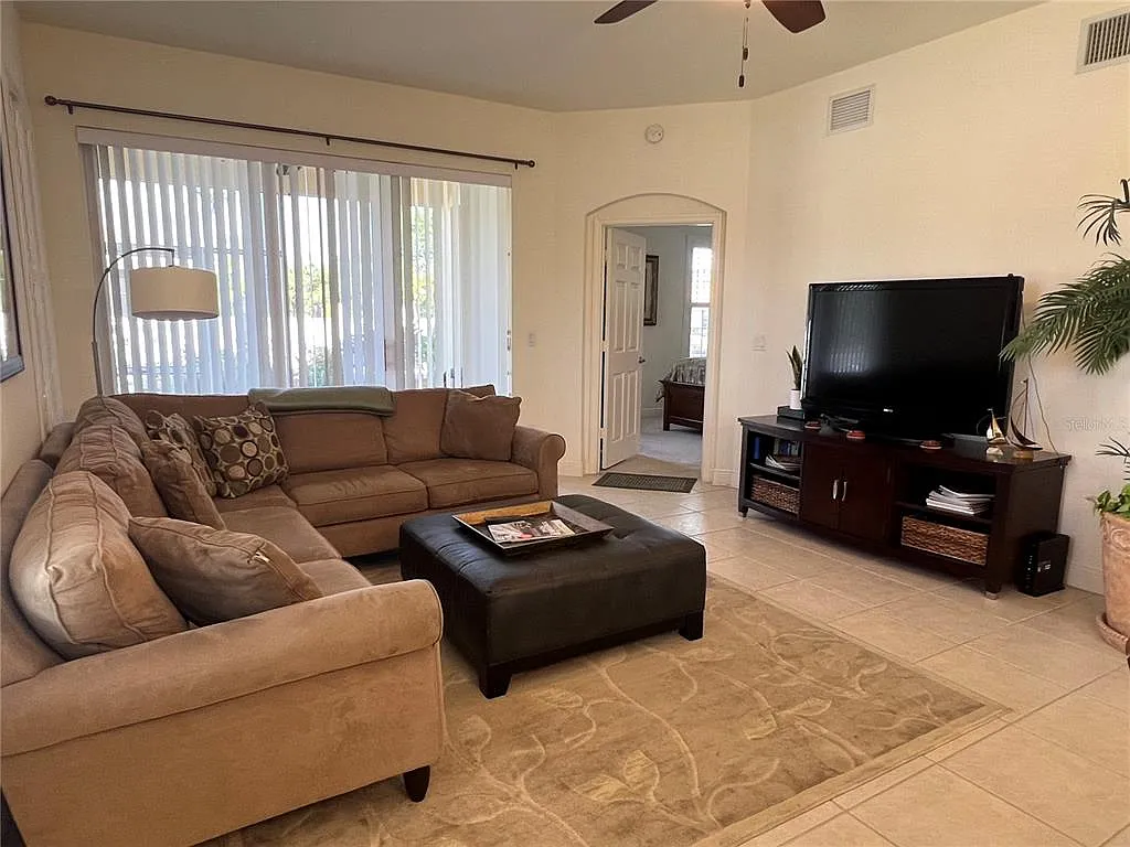 2 bed, 2.0 bath, 1306 sqft, $1,675 — Photo 3