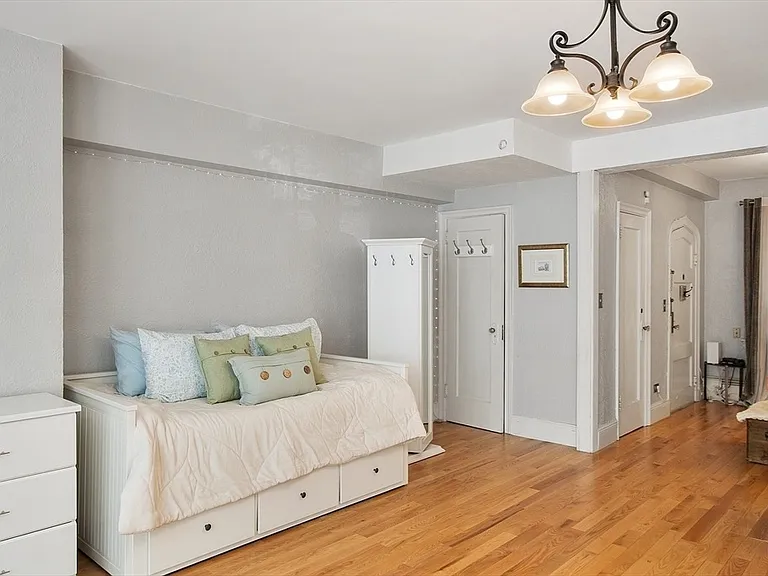 250 Beacon St #1B — Photo 11