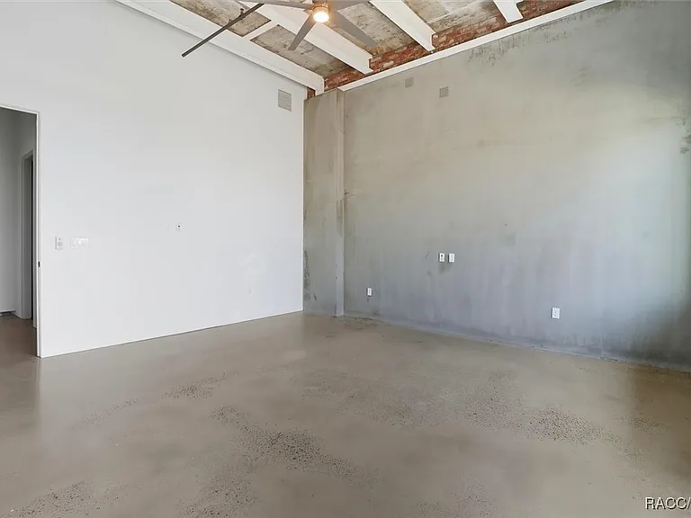 302 SE Broadway St #460 — Photo 24