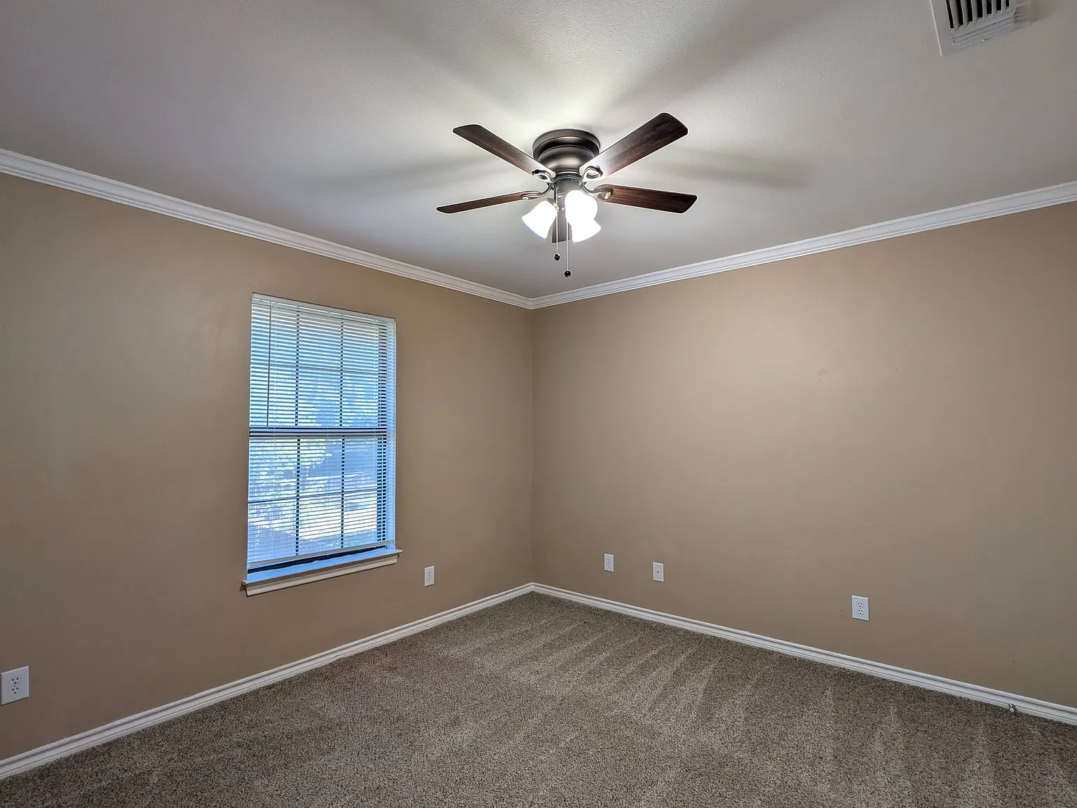 3 bed, 1652 sqft, $1,900 — Photo 3
