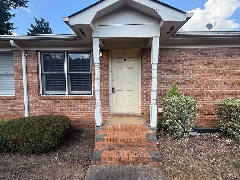 1110 Chandler Dr #101 — Photo 1