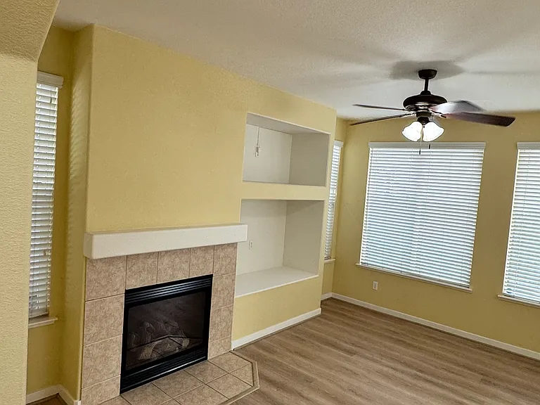 1383 Carlsbad Dr — Photo 2