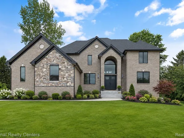 5245 Buell Dr, Commerce Twp, MI 48382