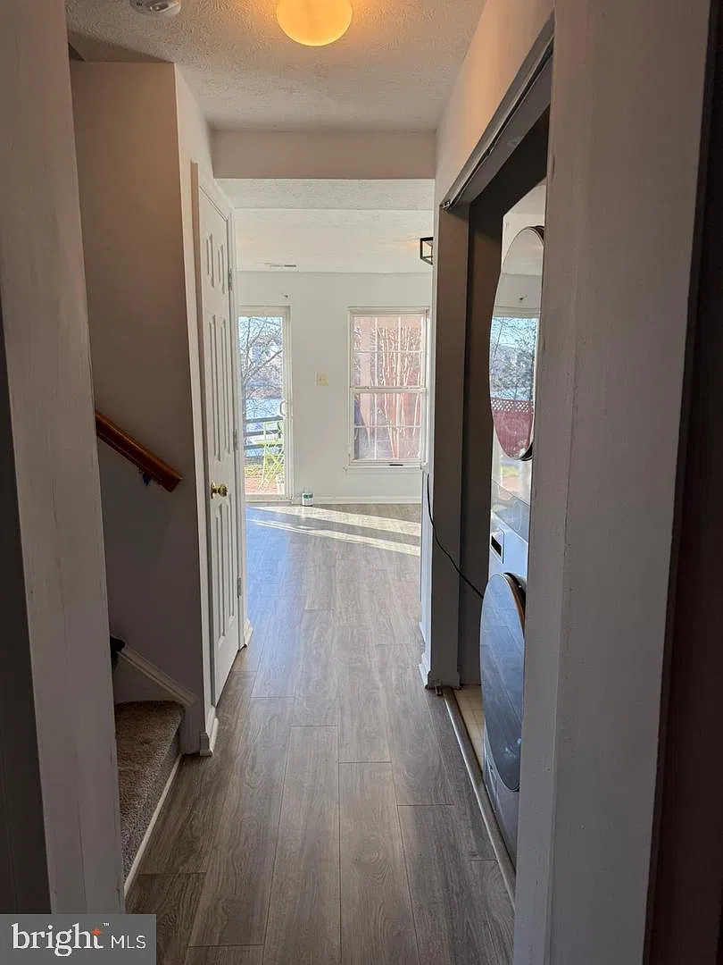 1 bed, 1.0 bath, 1200 sqft, $1,450 — Photo 2