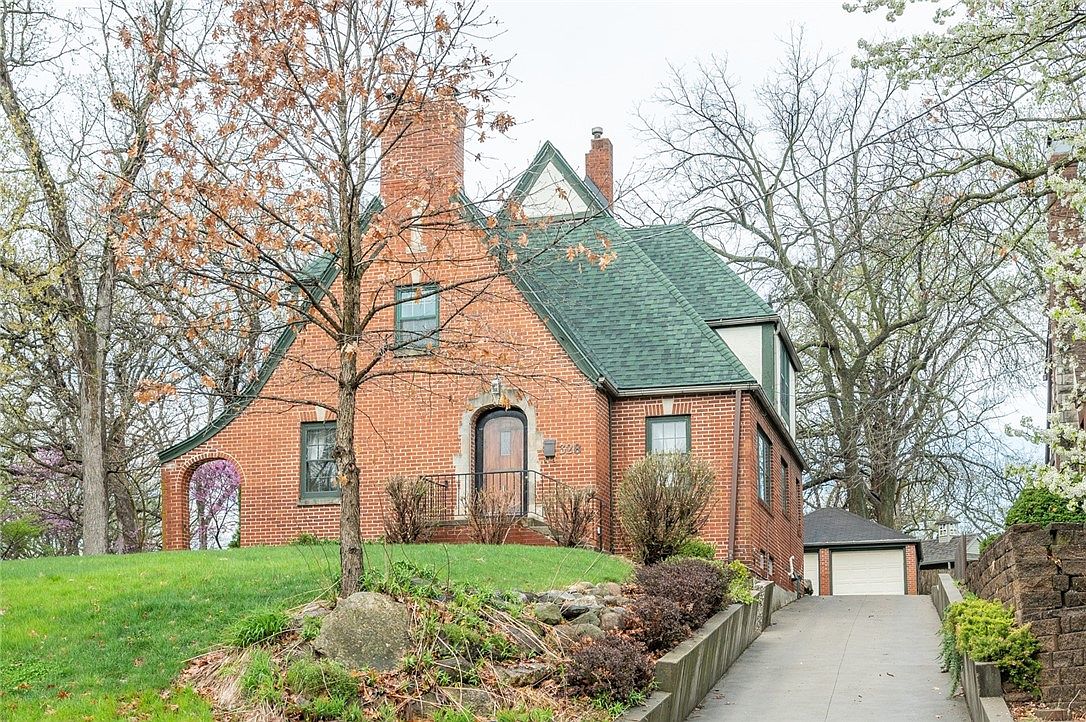 328 49th St, Des Moines, IA 50312 Zillow