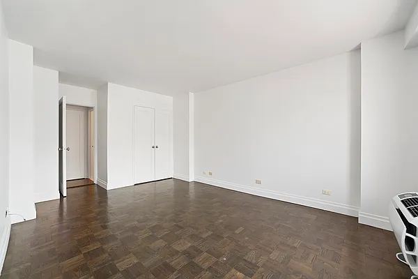 Rented by R New York | media 16