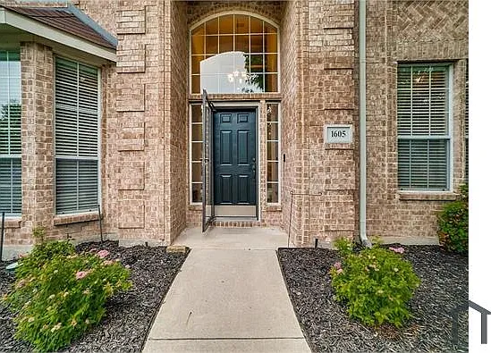 1605 Oak Brook Ln — Photo 1
