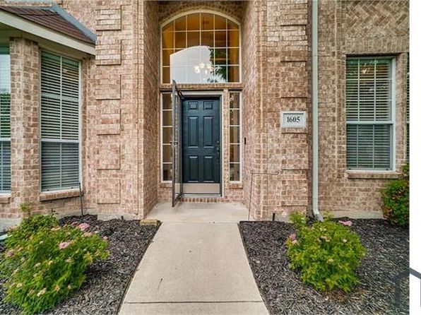 1605 Oak Brook Ln