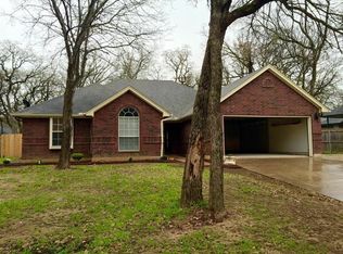 908 Oak Valley Rd, Burleson, TX 76028