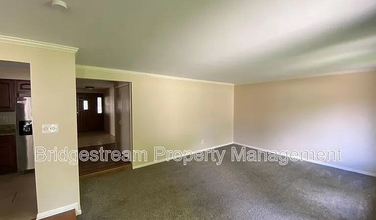 2135 E Rahn Rd — Photo 27