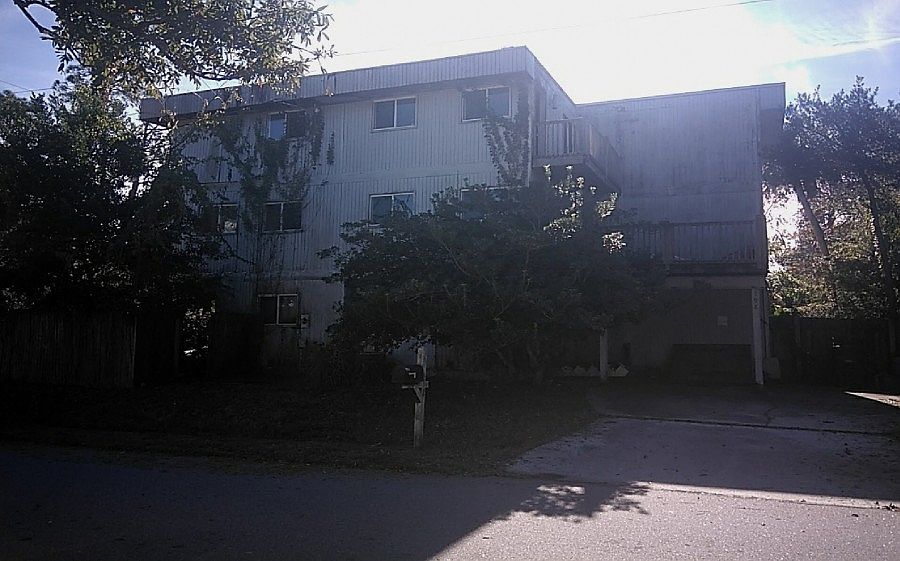 1st image of 198 Poinsettia St