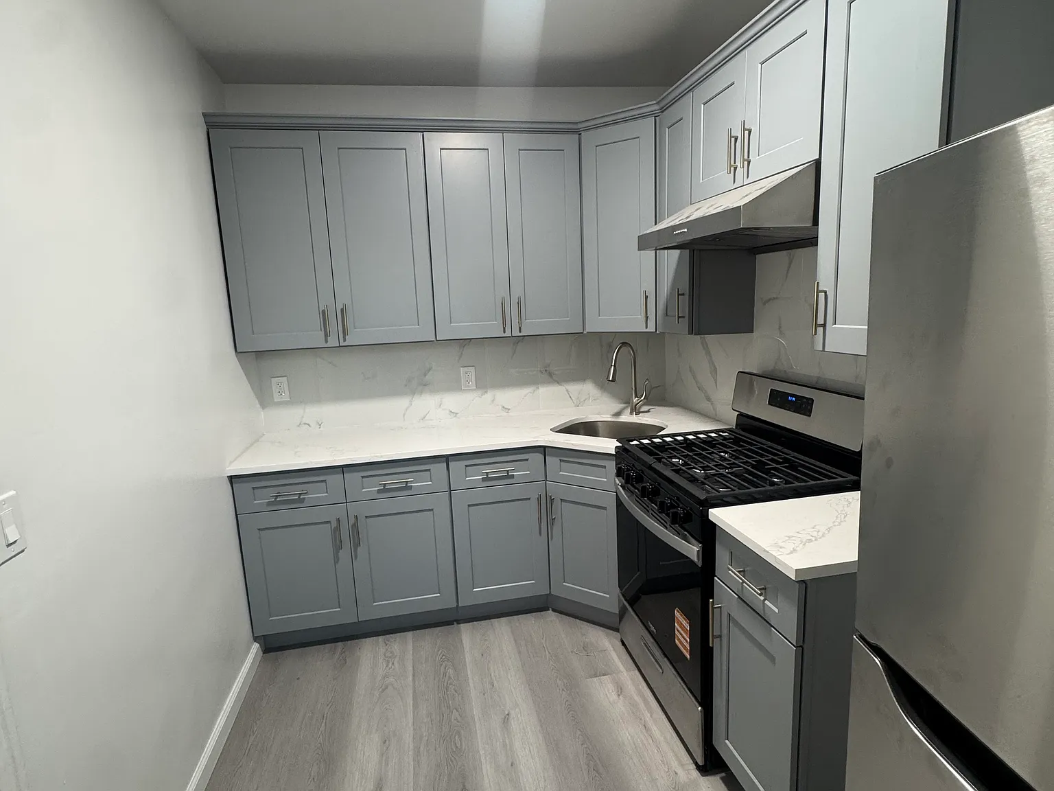 4 bed, 900 sqft, $3,700 — Photo 3
