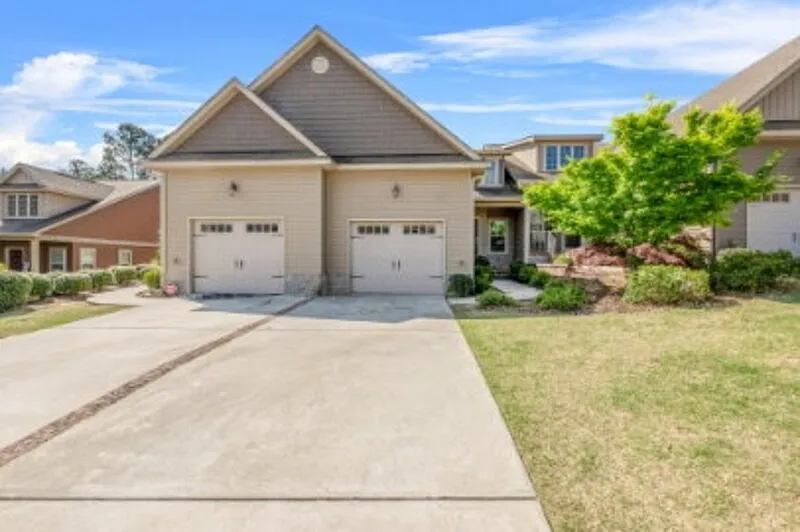3 bed, 2.5 bath, 1452 sqft, $2,400 — Photo 2