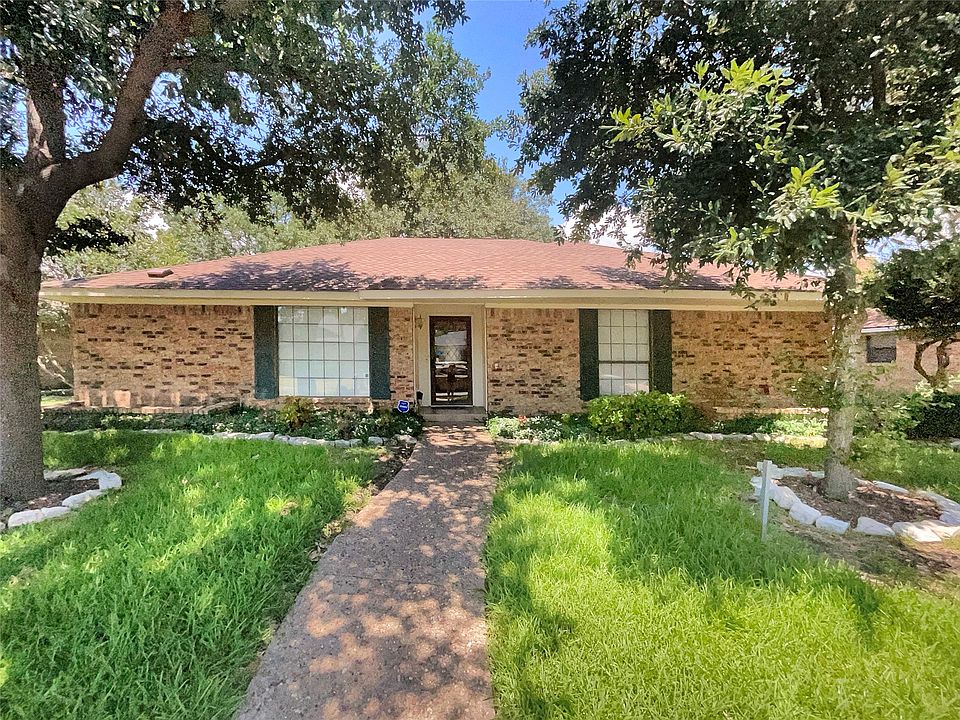1st image of 405 Doral Pl