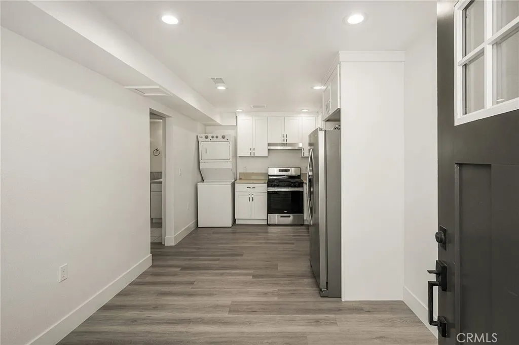 2 bed, 500 sqft, $2,500 — Photo 4