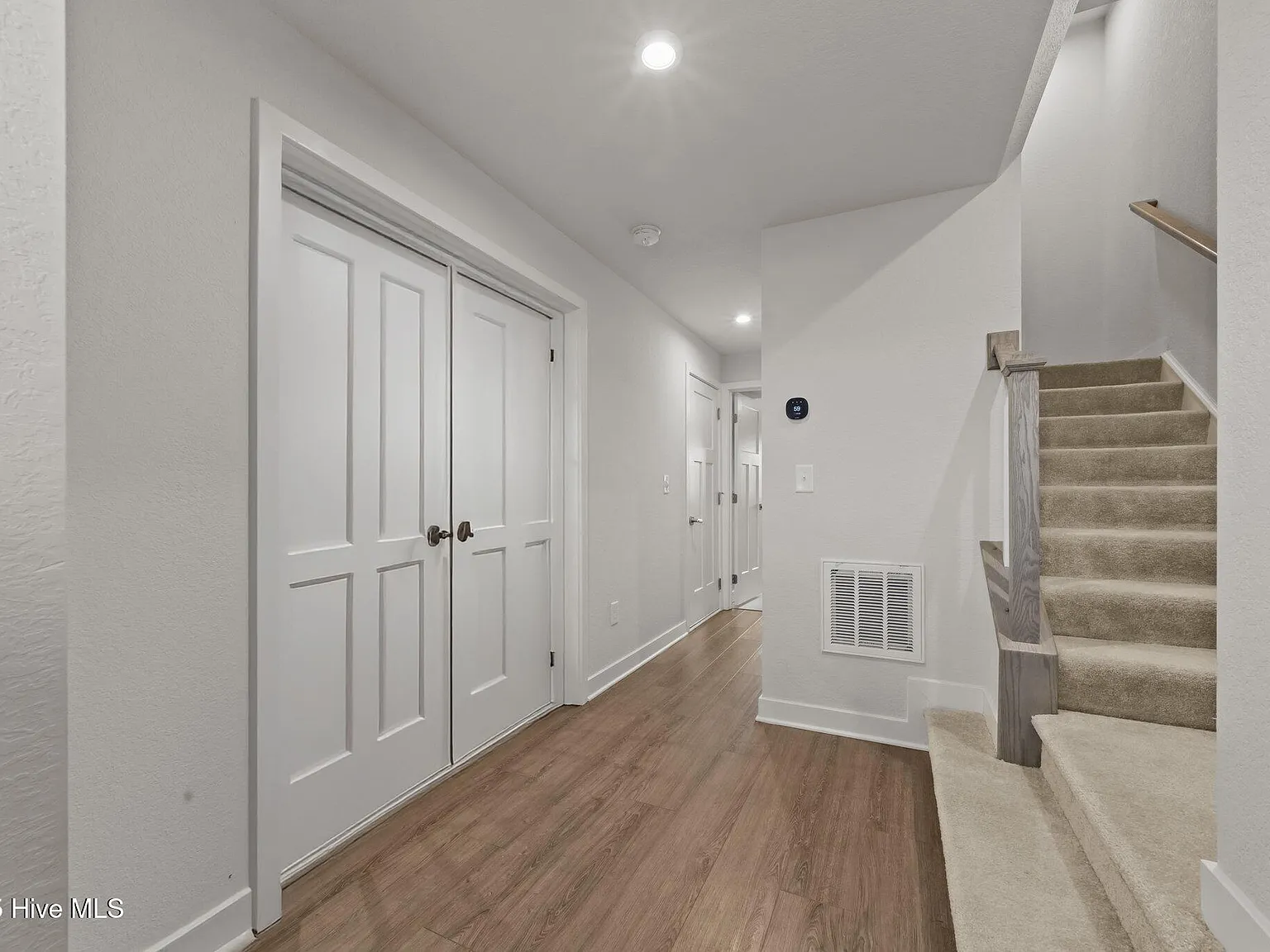 110 Fost Blvd — Photo 3