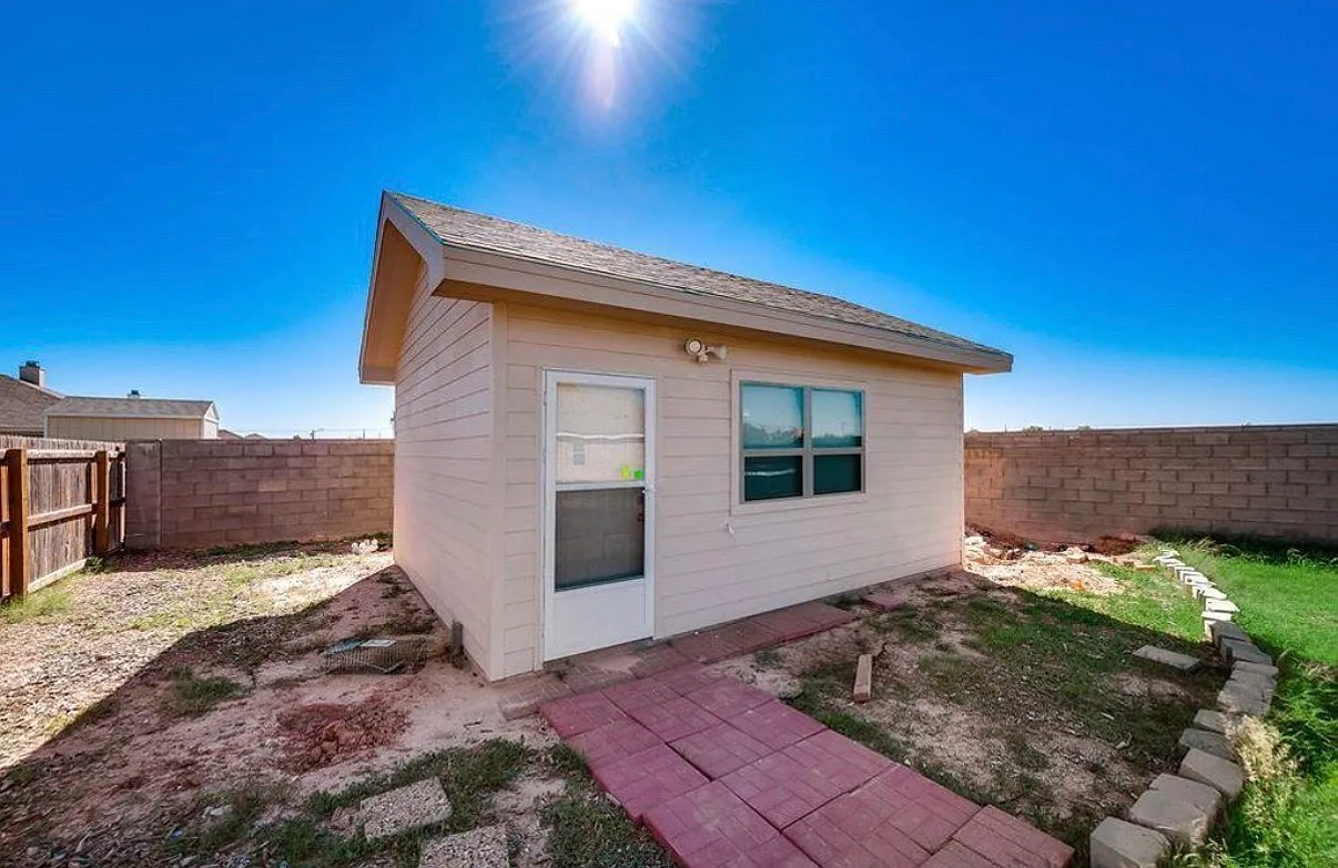 3 bed, 1795 sqft, $2,800 — Photo 4