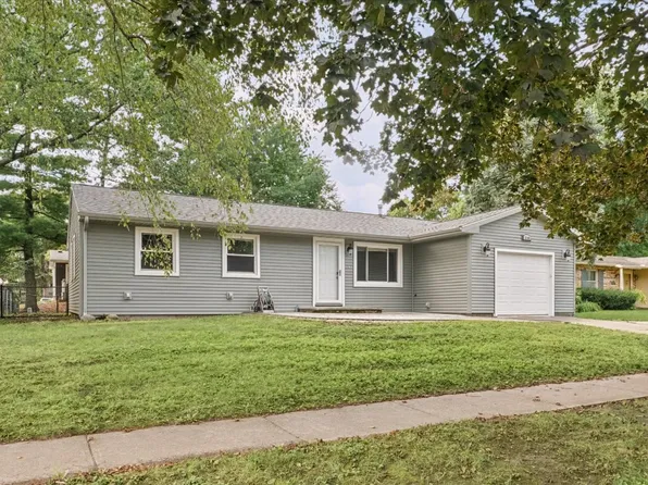 2105 Blackthorn Dr, Champaign, IL 61821