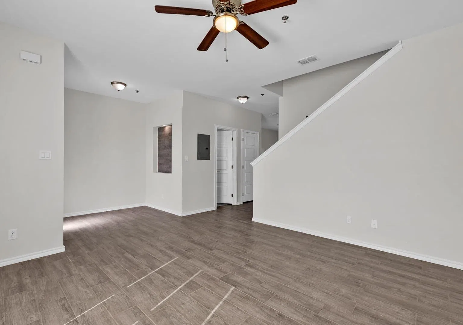 651 FM 511 - 43 — Photo 2