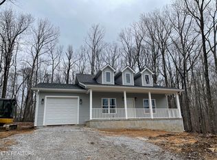 221 Albemarle Cir, Crossville, TN 38558