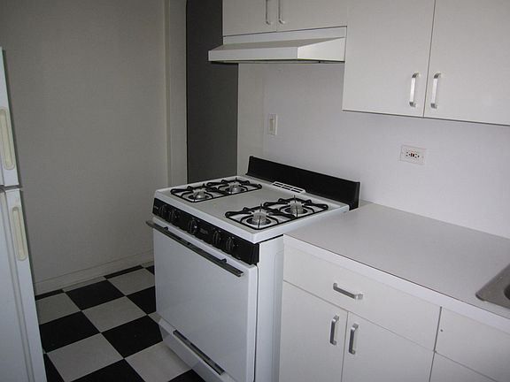 3rd image of 15 Beacon Hill Dr #4