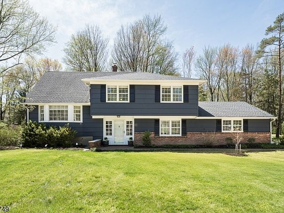 2nd image of 89 Lyons Pl