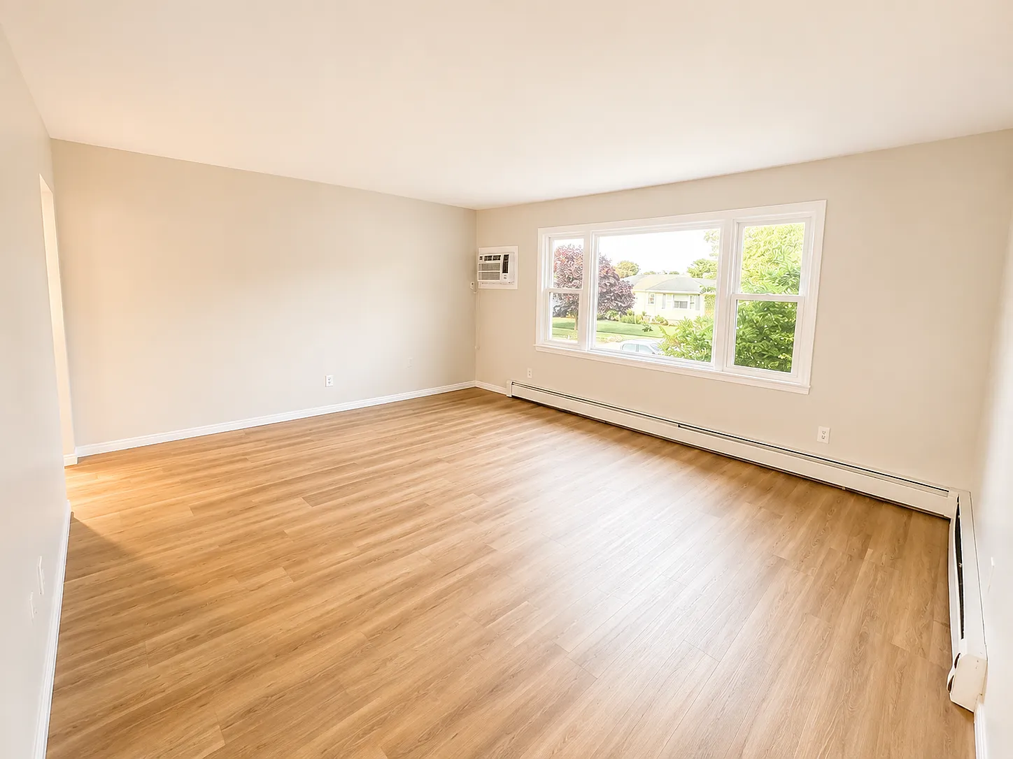 3 bed, 1200 sqft, $1,895 — Photo 1