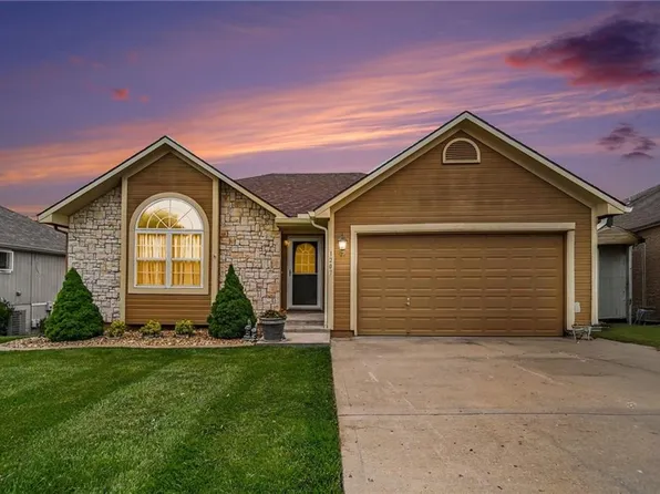 1207 NW Walnut Ct, Grain Valley, MO 64029