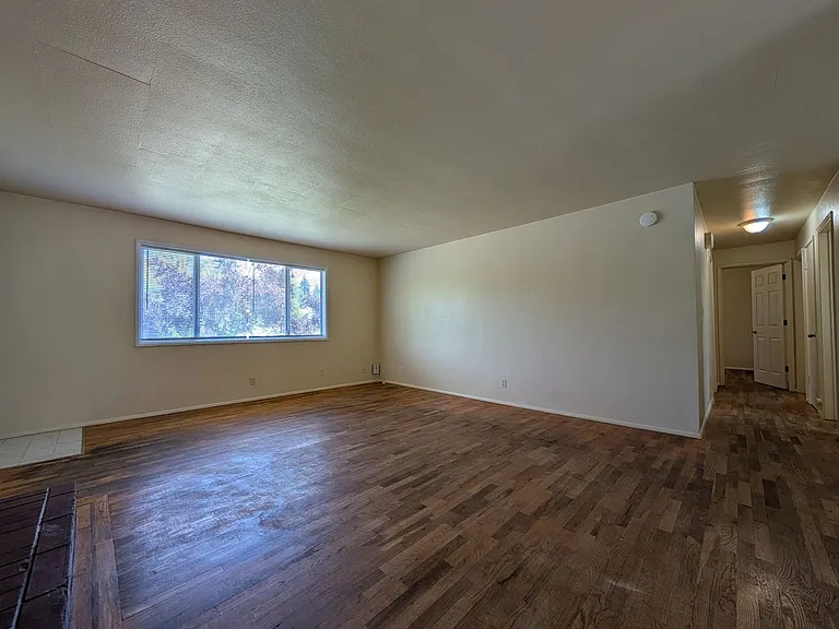 1180 E 32nd Ave — Photo 4
