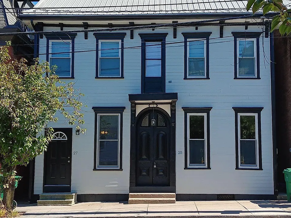 27 N East St