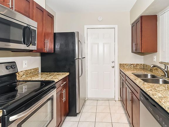 3rd image of 819 N 31st Ave