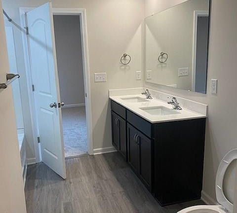 5th image of 403 Cherry St