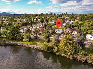 586 Gorge Rd W, Saanich, BC V9A1N4