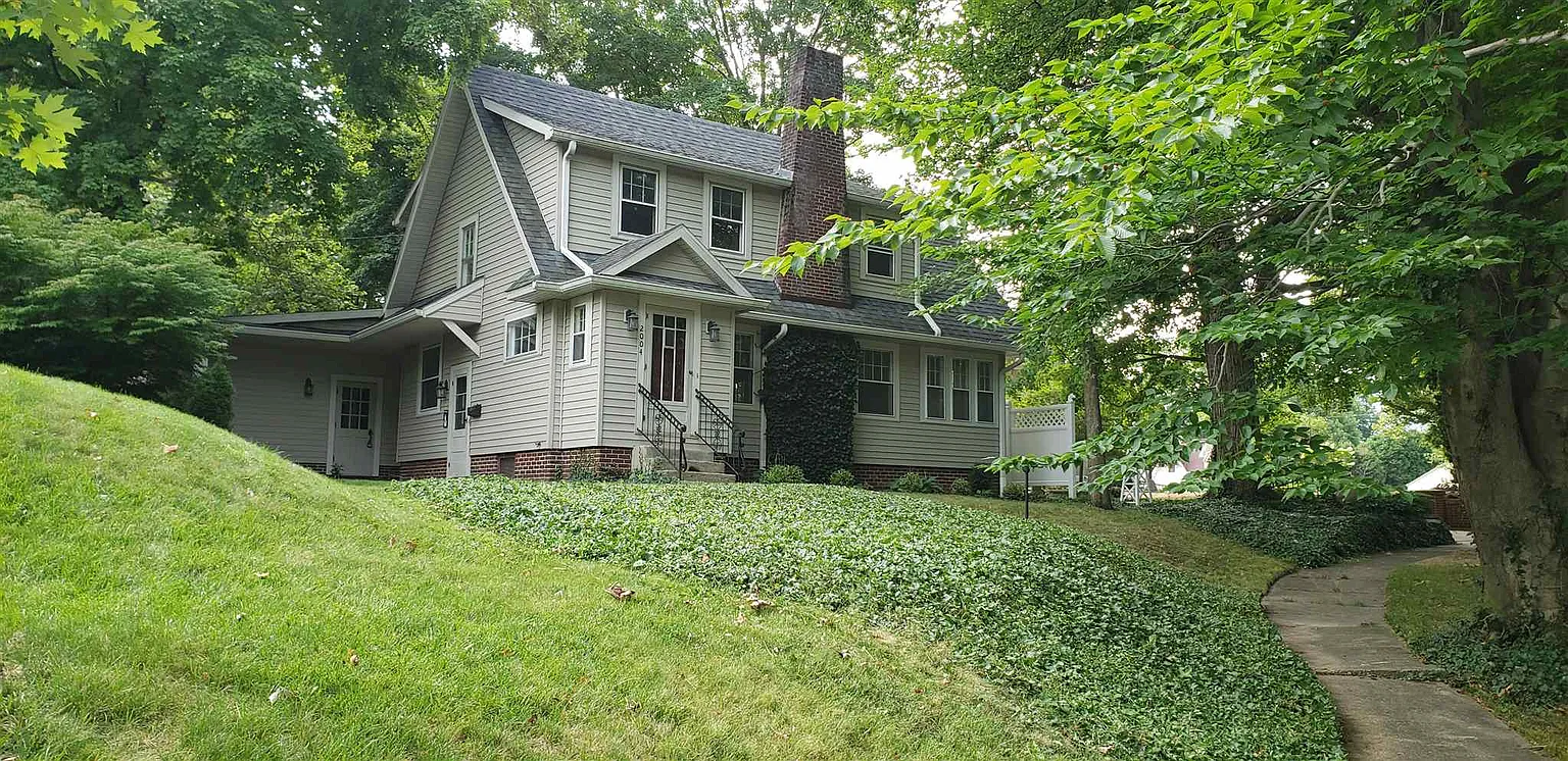 2004 S Main St photo 1