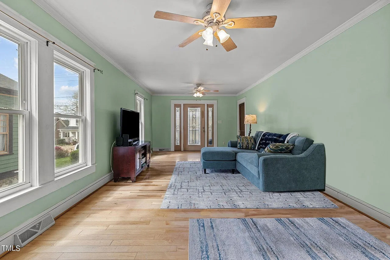 4 bed, 1444 sqft, $2,250 — Photo 3