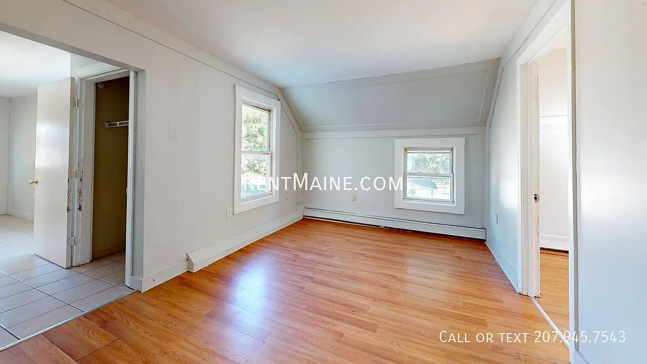 3 bed, 823 sqft, $1,300 — Photo 3