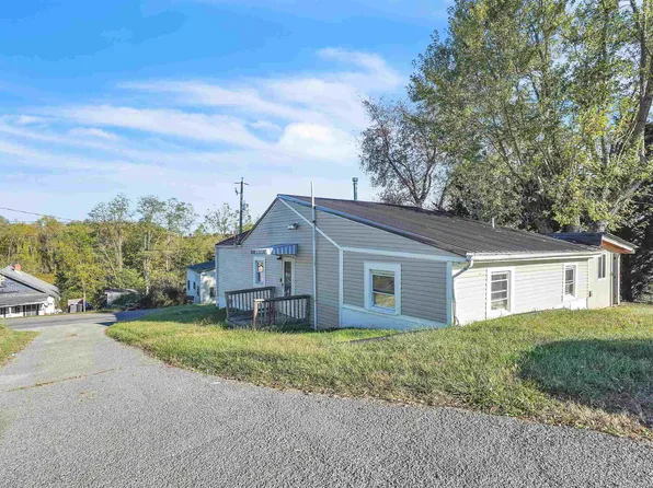 1961 Snider Ln, Pulaski, VA 24301