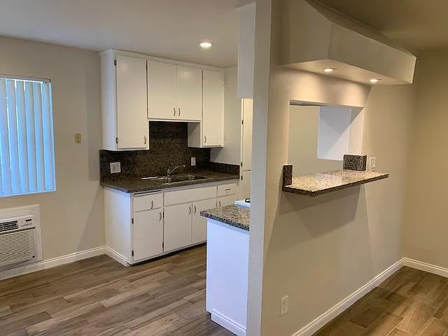 25452 Cole St — Photo 3
