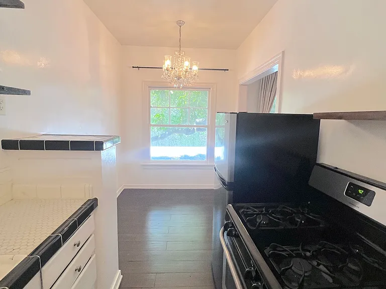2028 N Beachwood Dr #103 — Photo 12