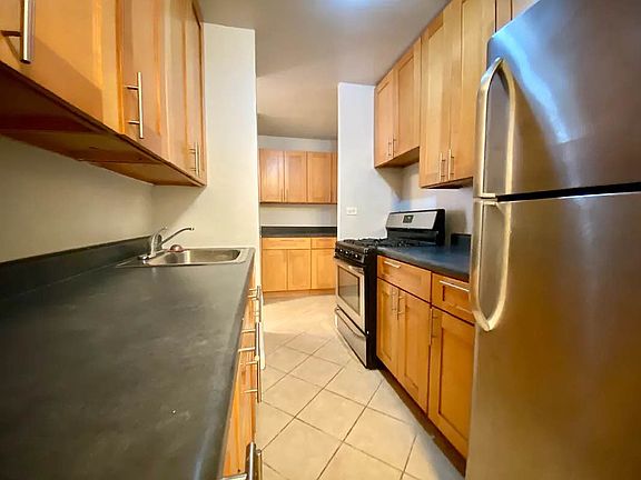 4th image of 410 Saint Nicholas Ave #3G